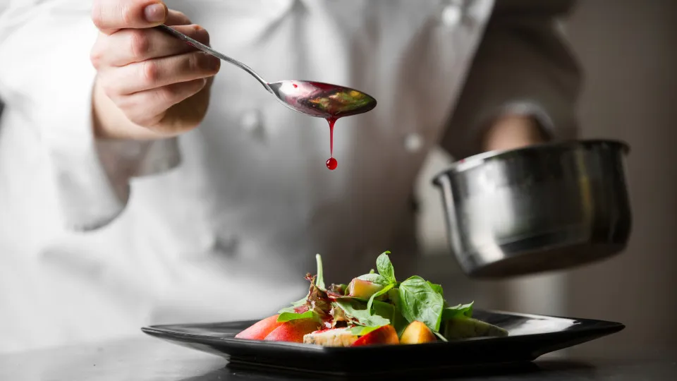 João Rodrigues e restaurante Feitoria vencem prémios de gastronomia