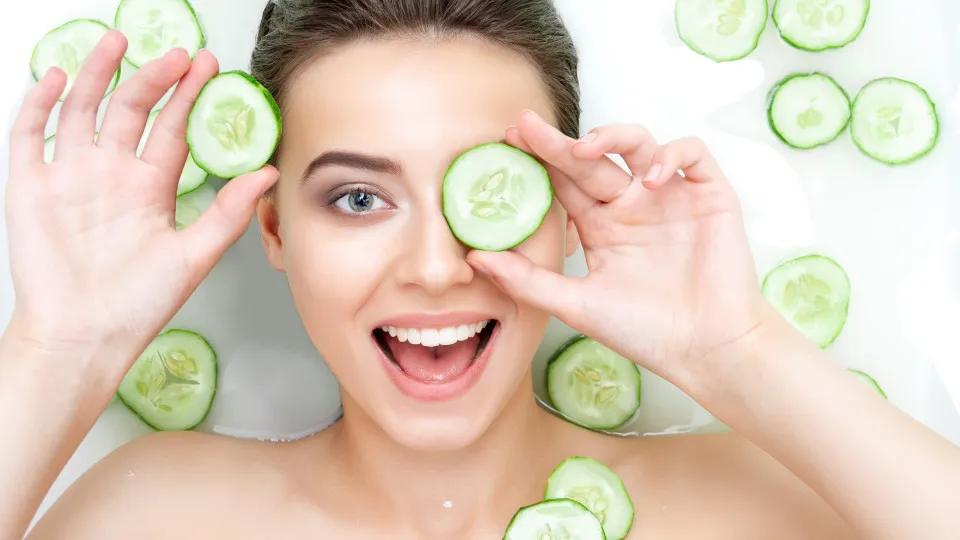 Como o pepino pode rejuvenescer a sua pele