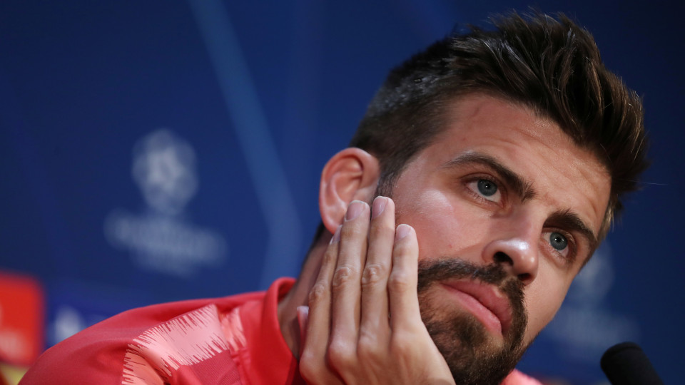 Gerard Piqué está a sustentar mãe da namorada, noticia imprensa espanhola