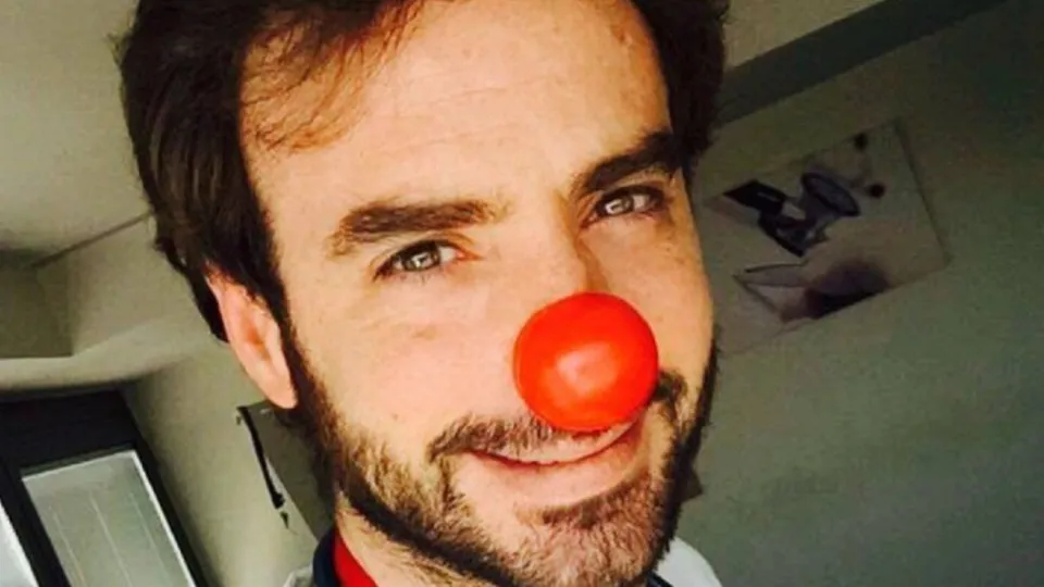 Morreu de cancro o jovem médico que receitava sorrisos