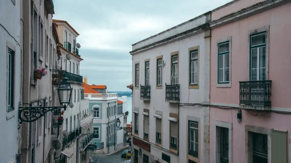 Euribor sobe a três meses e desce a seis e a 12 meses