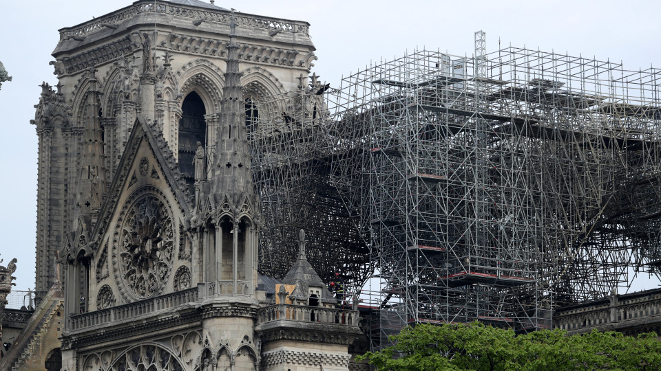 Doações para restauro da catedral Notre-Dame ascendem aos 922 milhões