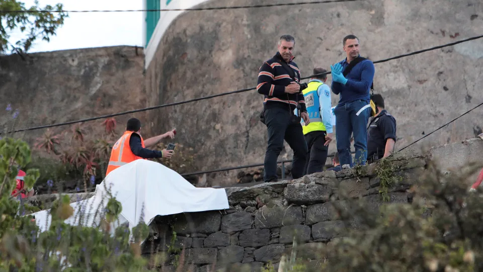 Despiste do autocarro na Madeira foi filmado. Eis as imagens