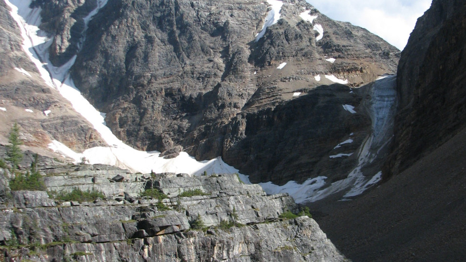 Três alpinistas profissionais dados como mortos em avalanche no Canadá