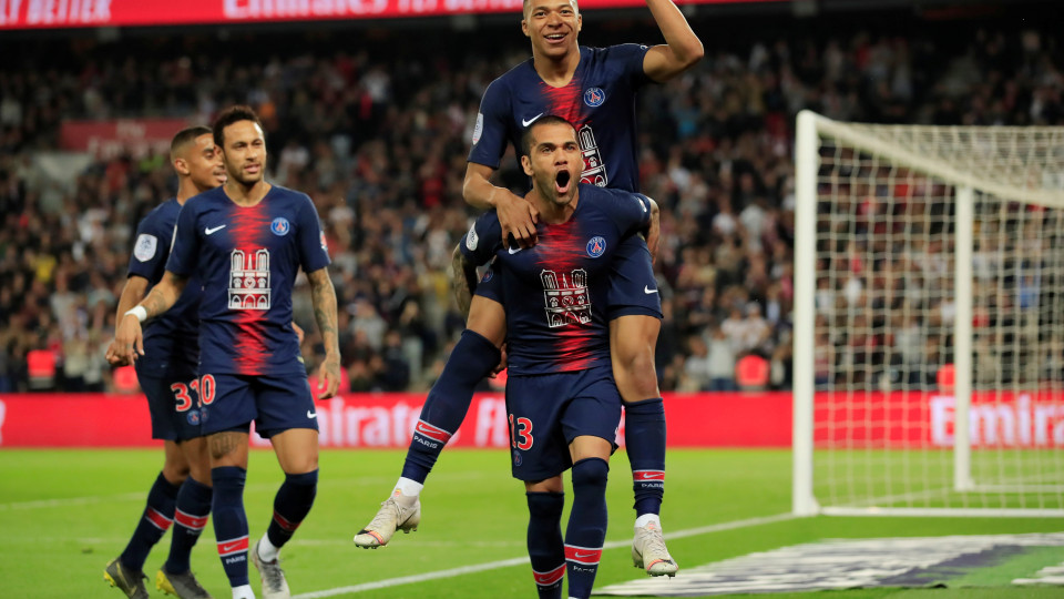 Deixem passar o campeão. Hat-trick de Mbappé no regresso de Neymar