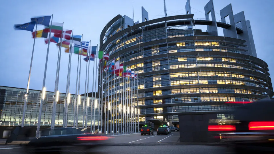 PE pede "ações coordenadas" contra ameaças russas a infraestruturas da UE
