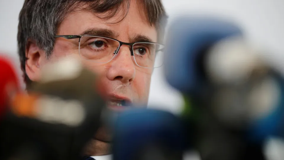 Independentista catalão Puigdemont aguarda decisão da justiça italiana