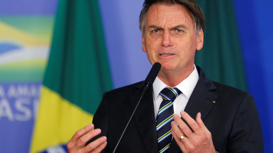 Bolsonaro fala com Trump e anuncia mais medidas para "problema mundial"