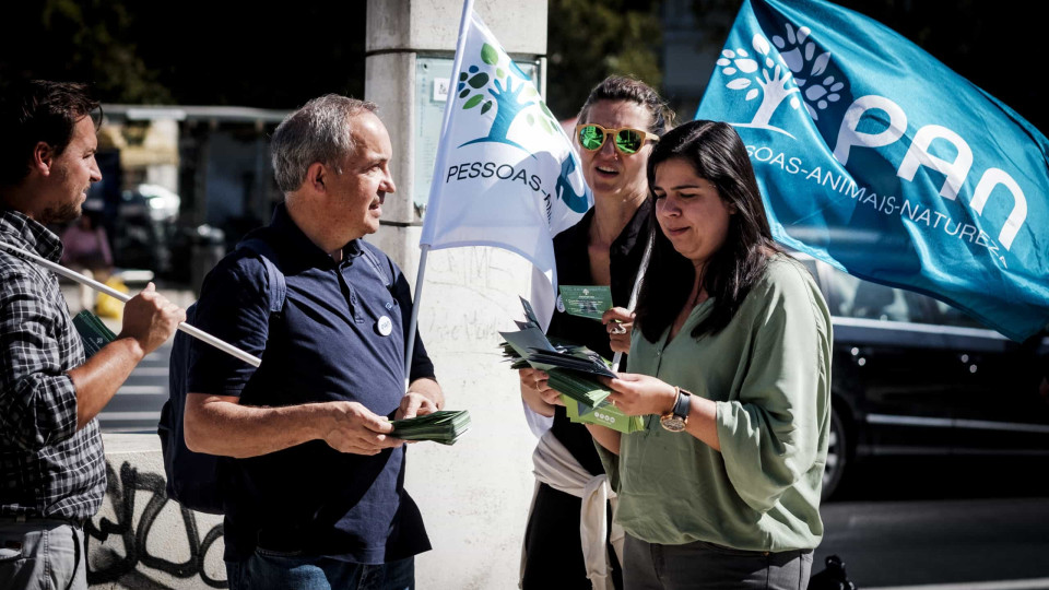 PAN recusa 'dar a mão' a governo do PSD com apoio parlamentar do Chega