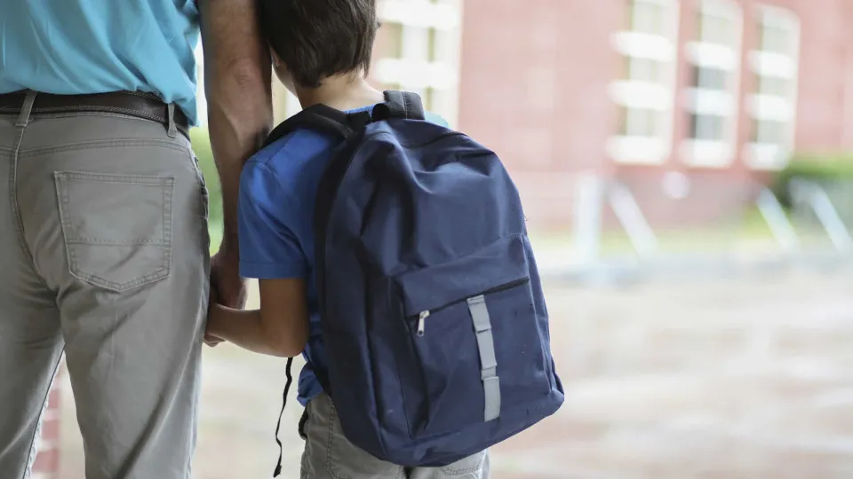 Trabalhadores podem faltar no 1.º dia de aulas dos filhos (mas nem todos)