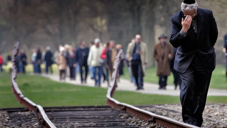 População de Israel presta homenagem pelas vítimas do Holocausto