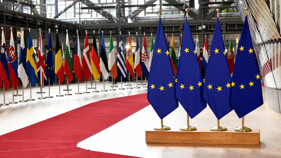 Ministros dos Assuntos Europeus preparam hoje Conselho Europeu