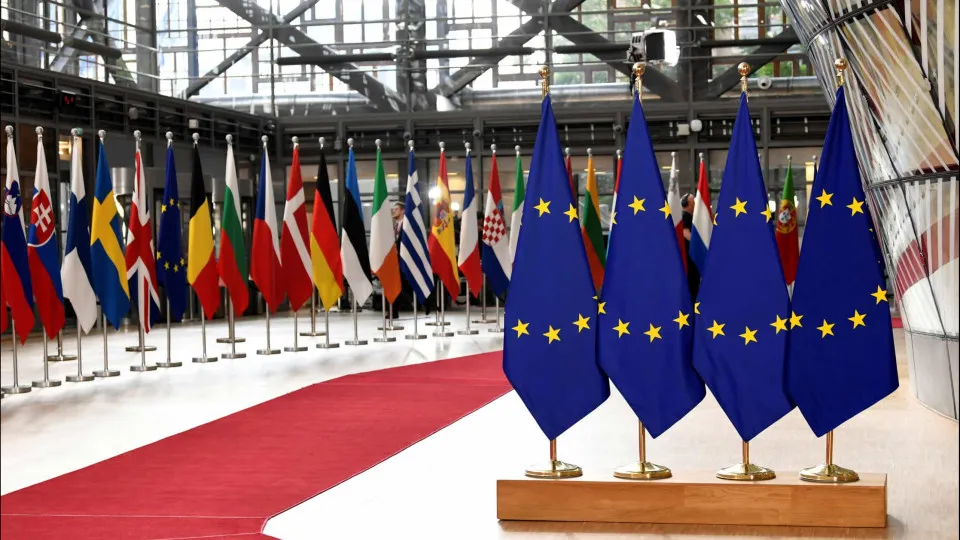 Eleições/EUA. Líderes europeus reunidos para "enfrentar crises" na Europa