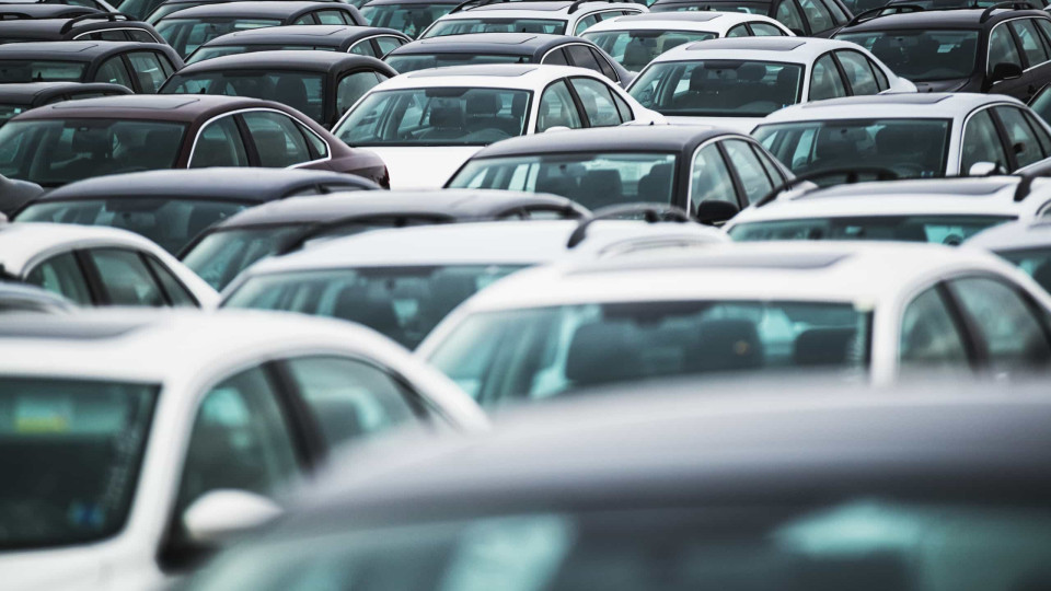 Comerciantes automóveis pedem regulação na venda por particulares
