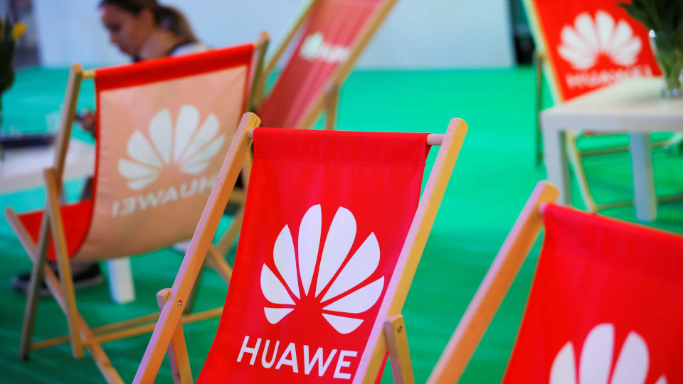 Receitas da Huawei sobem 24,4% até setembro para 78 mil milhões