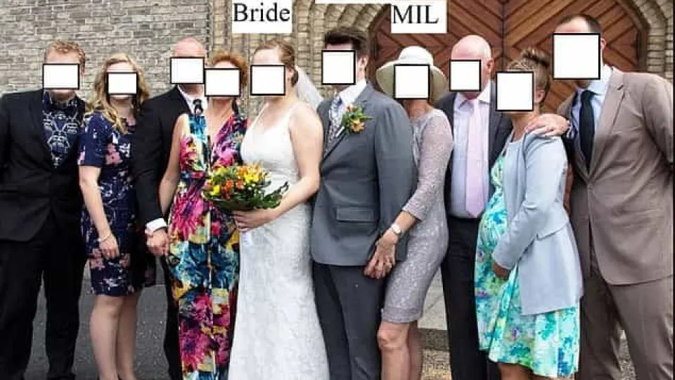 Esta mãe está a ser criticada pelo que fez na foto de casamento do filho
