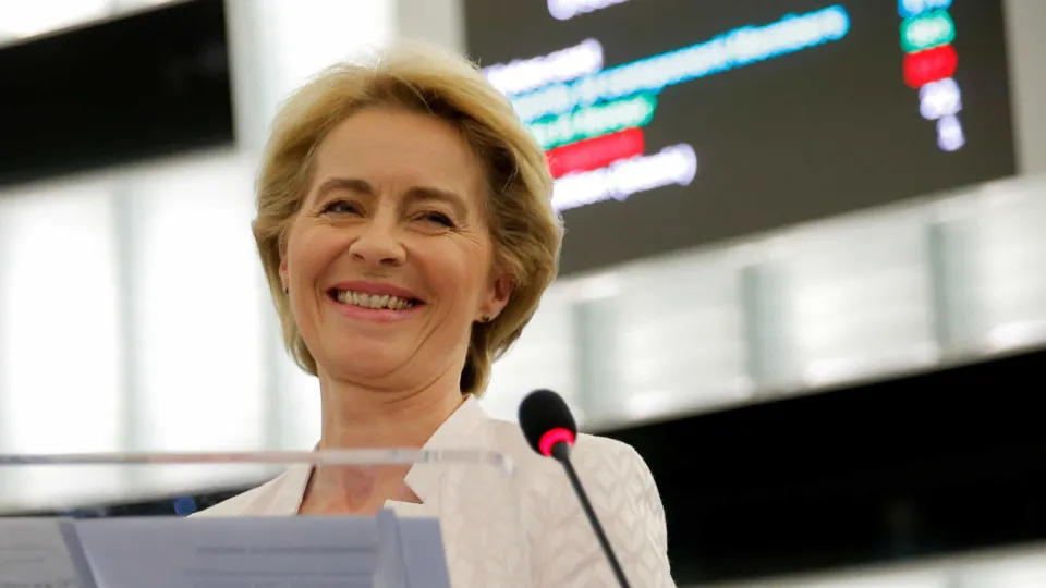 Quem é Ursula Von der Leyen, a mulher aos comandos da Comissão Europeia?