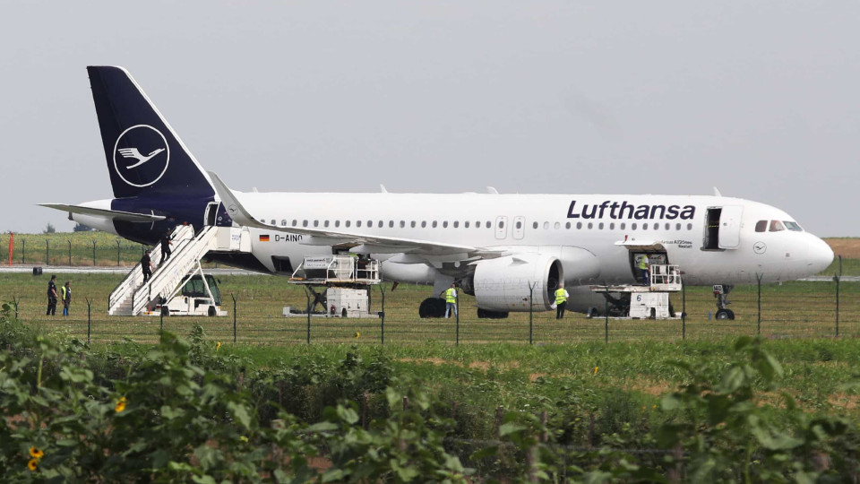 Avião da Lufthansa evacuado devido a ameaça de bomba