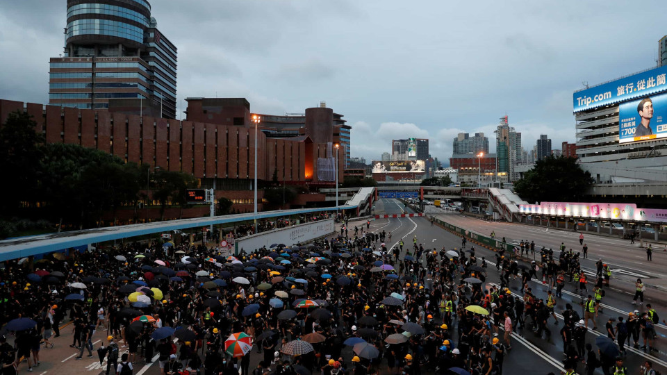 Hong Kong proíbe manifestações no dia 01 de outubro