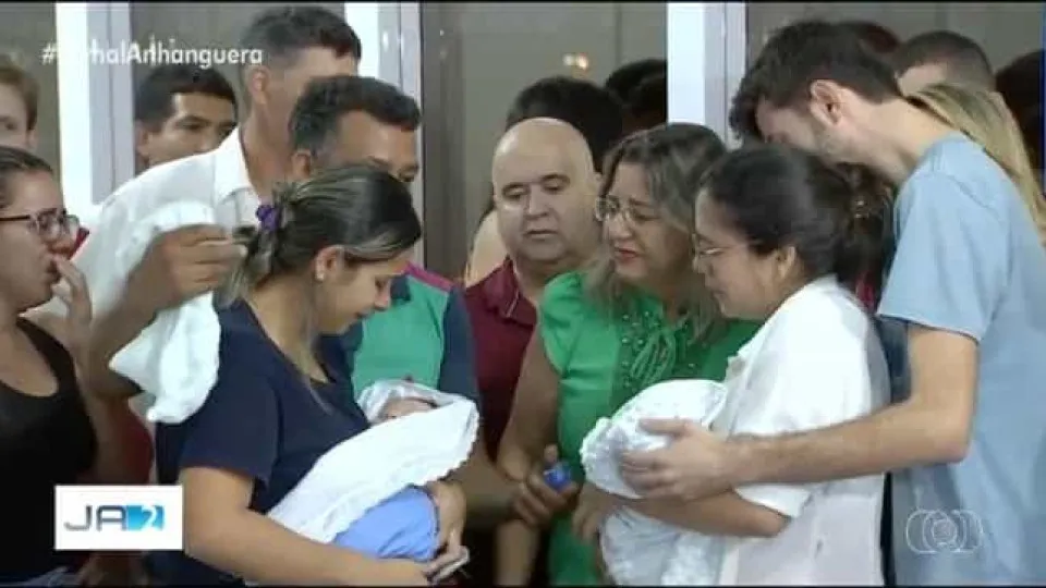 Dão à luz no mesmo dia e hospital e vivem 20 dias com o filho errrado