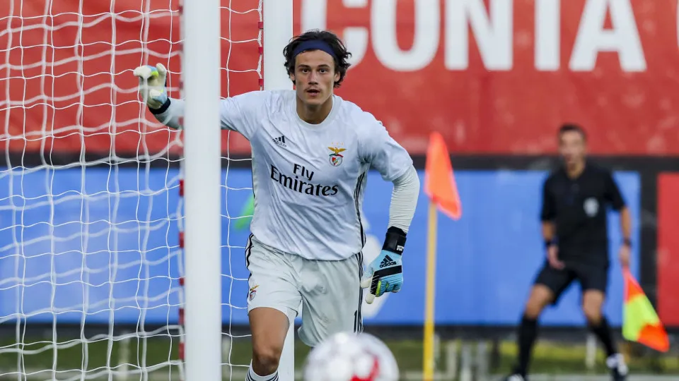 Benfica já dá Mile Svilar como perdido para a AS Roma