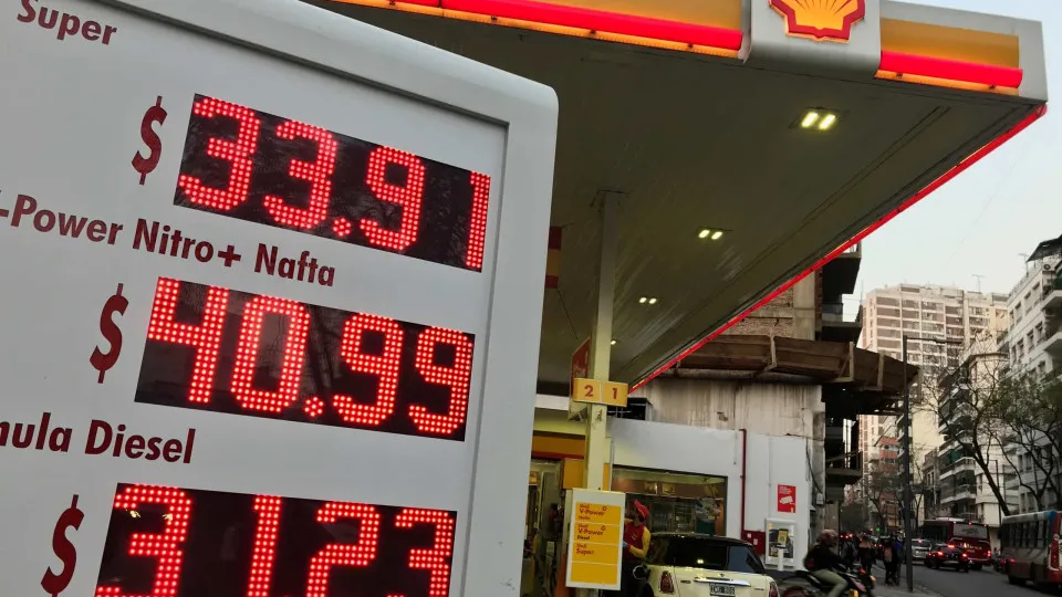 Argentina congela preço do combustível por 90 dias
