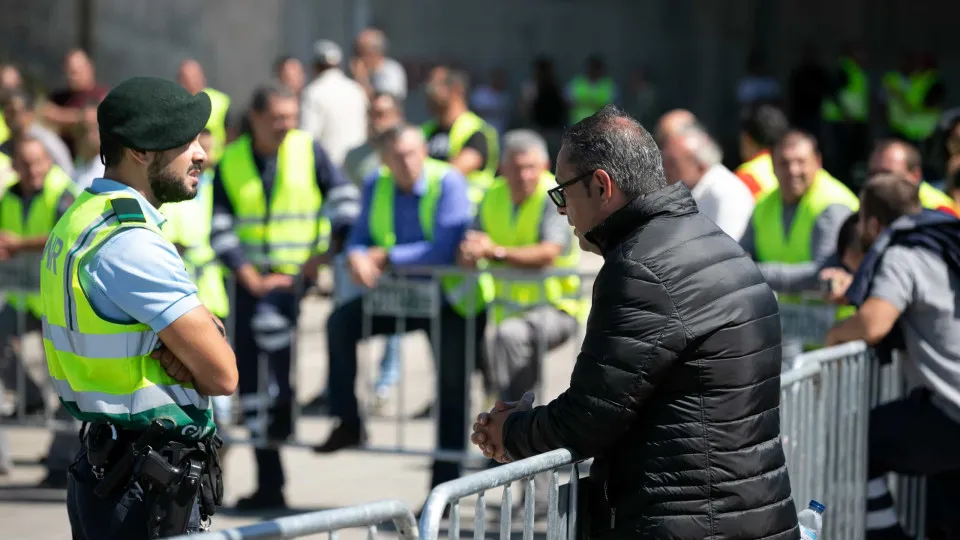 Sétimo dia de greve tem atenções voltadas para plenário de trabalhadores