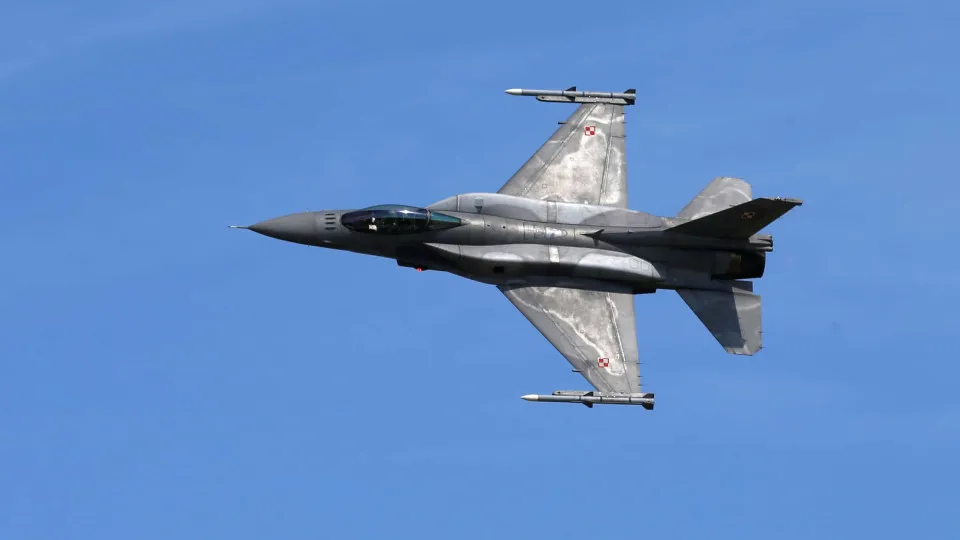 Força aérea ucraniana admite que não vai receber caças F-16 este ano