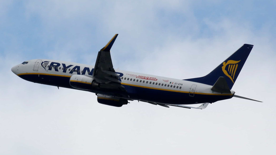 Ryanair apela à CE para proteger sobrevoos durante greve em França