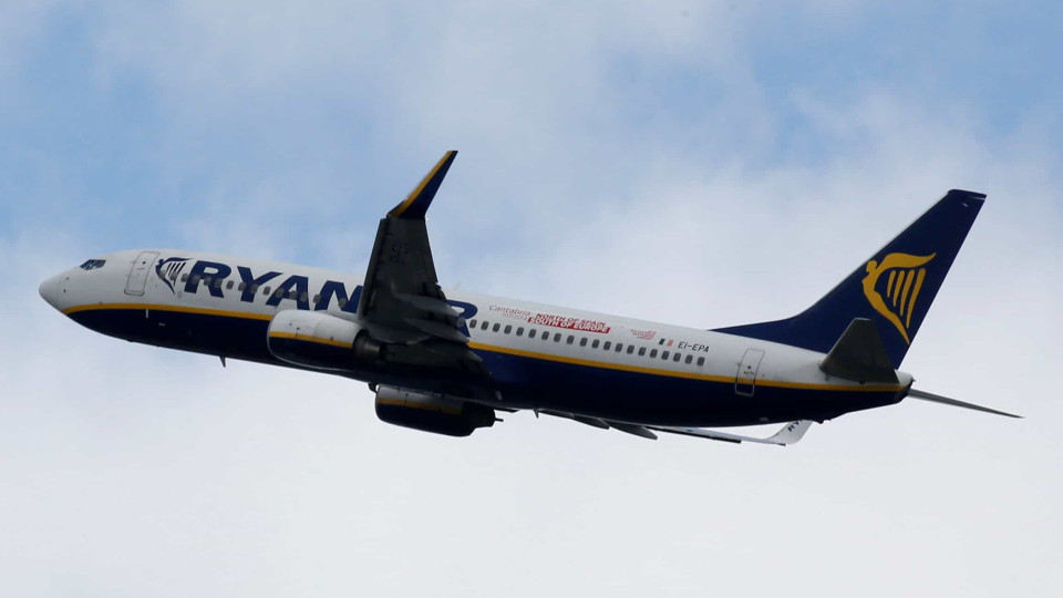 Voar em julho ou agosto? Ryanair 'ajuda' com menos 20% (mas apresse-se)