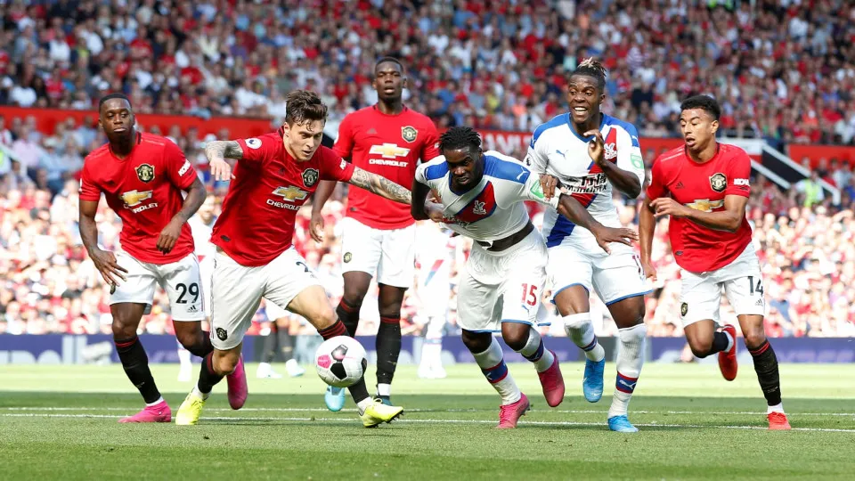 Crystal Palace surpreende e impõe derrota caseira ao Manchester United