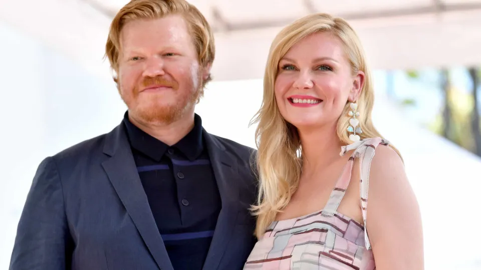 Kirsten Dunst anuncia nascimento do filho após quatro meses de segredo