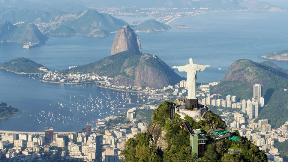 Homens matam pelo menos 4 pessoas em bar no Rio de Janeiro