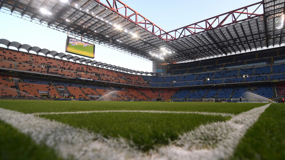 Covid-19 bate recordes em Itália. Serie A já pondera fechar estádios