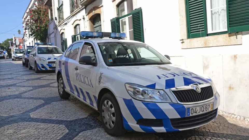 PSP faz apreensões e detenções em 'encontro' com 100 veículos em Lisboa