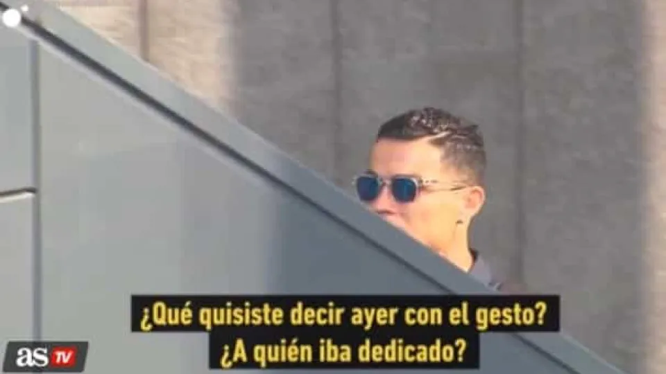 Gesto de Ronaldo em Madrid gera nova polémica, agora com jornalista