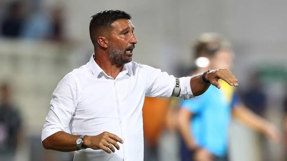 Oficial: António Folha despedido do Cluj ao fim de seis jogos