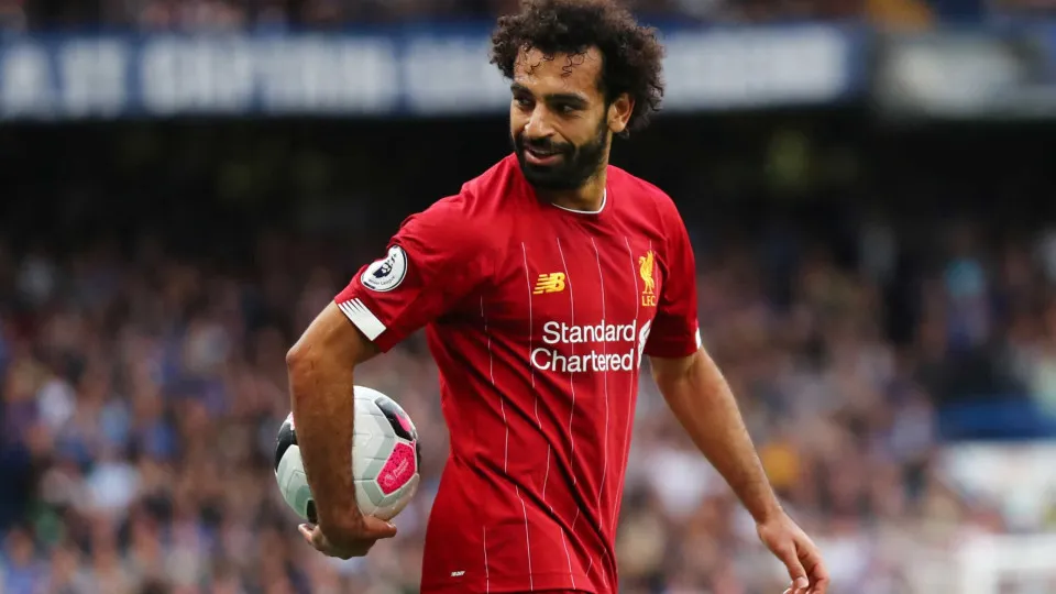 Mais uma dor de cabeça para Klopp: Salah continua com Covid-19
