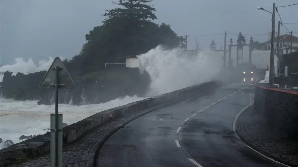Tempestade pós-tropical começou a afastar-se dos Açores
