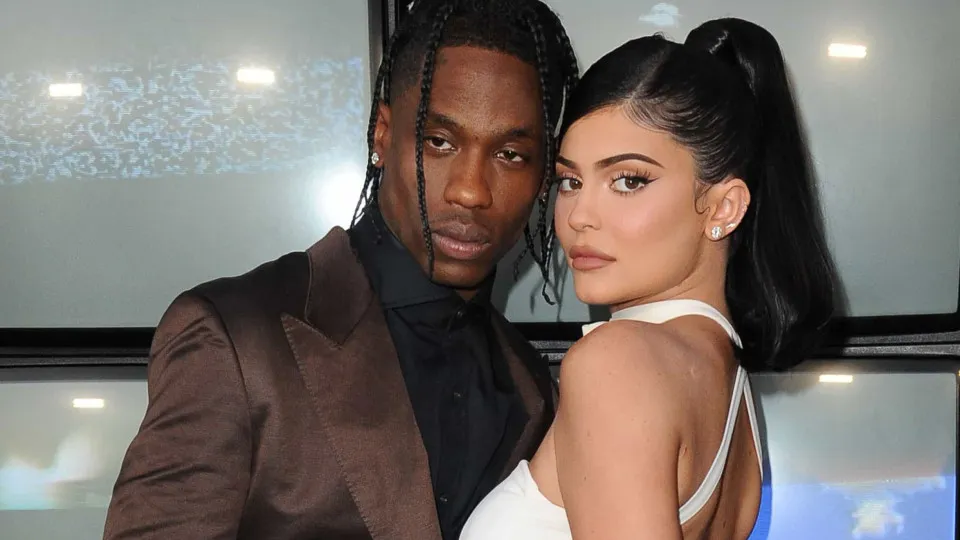 Kylie Jenner e Travis Scott fizeram as pazes e estão junto há "um mês"