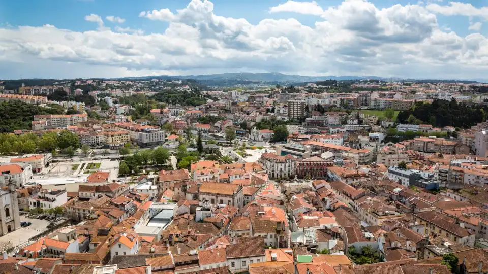 Exposição itinerante leva arte contemporânea a freguesias de Leiria