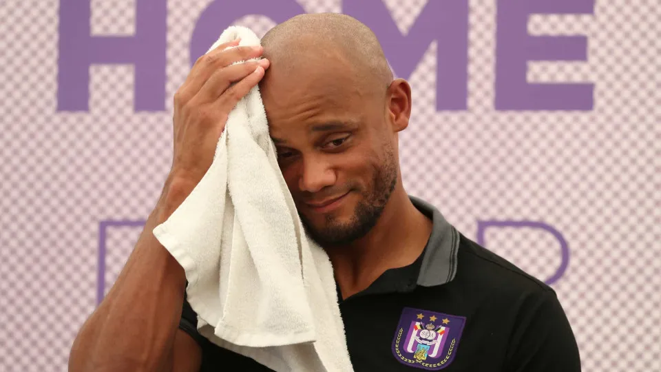 Vincent Kompany termina carreira e passa a treinador do Anderlecht