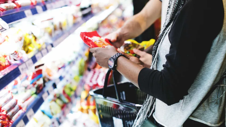 Poder de compra aumentou. Europeus gastaram 'isto' por pessoa