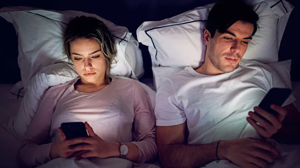 Telefone, telemóvel, smartphone, cama, dormir, casal