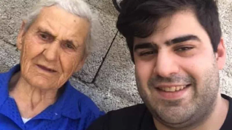 Vídeos de avó e neto de Trás-os-Montes fazem sucesso nas redes sociais