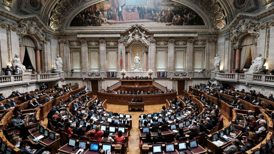 Parlamento manifesta pesar pela morte de Vasco da Cunha Brazão