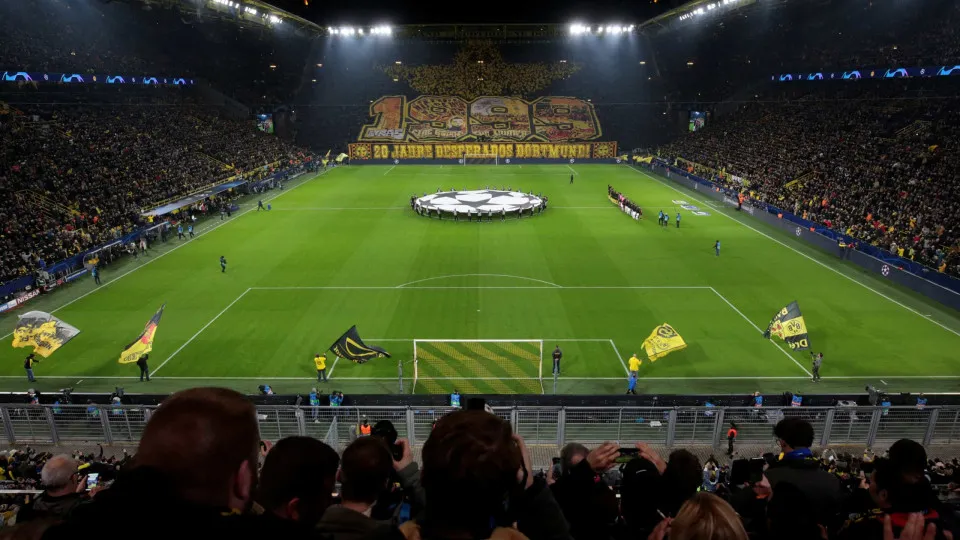 Dortmund anula vantagem de dois golos do Inter e soma importante vitória