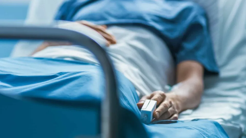 Fuga à PJ acaba em hospital (outra vez): Dupla caiu de telhado no Algarve