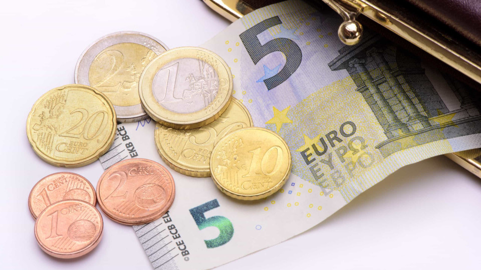 Oficial. Governo propõe salário mínimo de 635 euros para o próximo ano