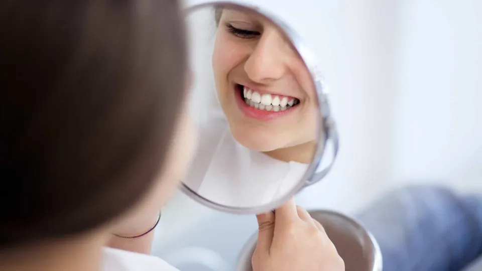 Smile.up e Cruz Vermelha vão tratar dentes aos que procuram emprego
